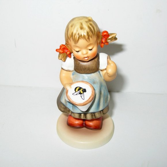 M I HUMMEL GOEBEL Figurine "BEE HOPEFUL" HUM2107A Germany TMK8 4" Tall - Picture 1 of 6